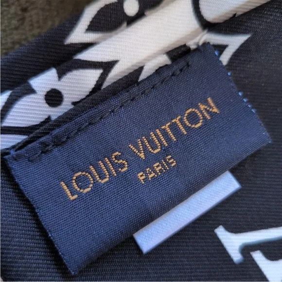 Louis Vuitton Monogram Scarf with Gold Accents - Picture 4 of 9